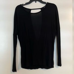 Lightweight long-sleeve shirt, V-cut backless